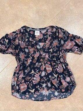 Knox Rose floral blouse with button front
